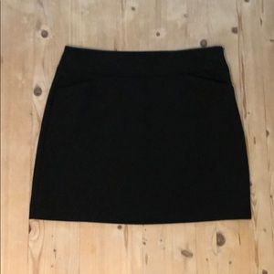 NWT LOFT (Ann Taylor) 8P Black Skirt